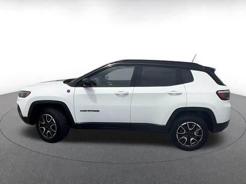 Used 2025 Jeep Compass Trailhawk AWD/4WD image 7