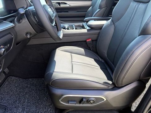 New 2026 Jeep Grand Wagoneer 4WD image 10