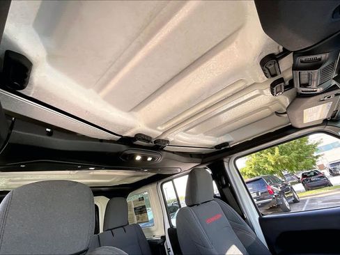 Used 2024 Jeep Wrangler Unlimited Rubicon image 12