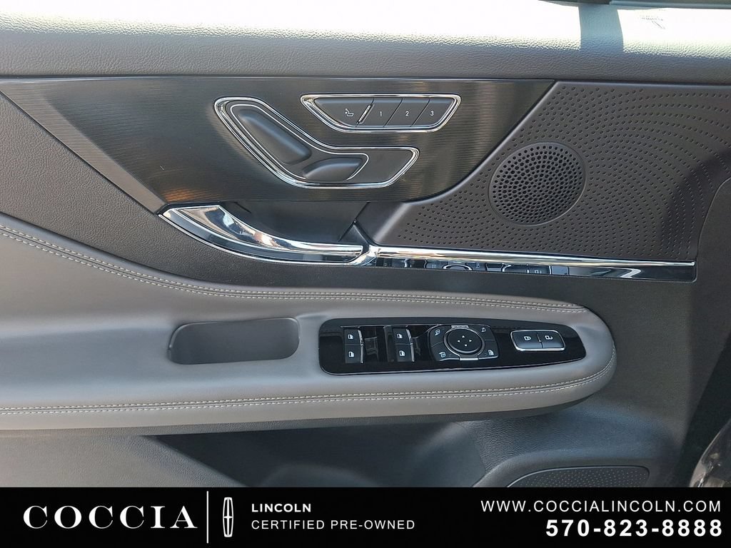 Certified 2023 Lincoln Corsair AWD image 12