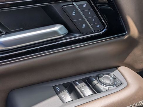 New 2026 GMC Yukon Denali Ultimate AWD/4WD image 13