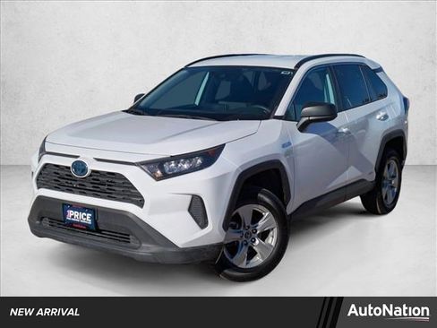 Used 2020 Toyota RAV4 LE image 1