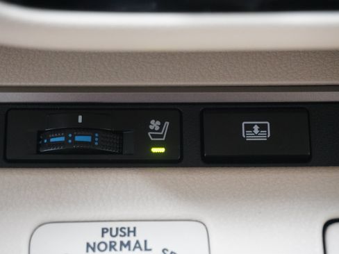 Used 2013 Lexus ES 350 w/ Luxury Pkg FWD image 21