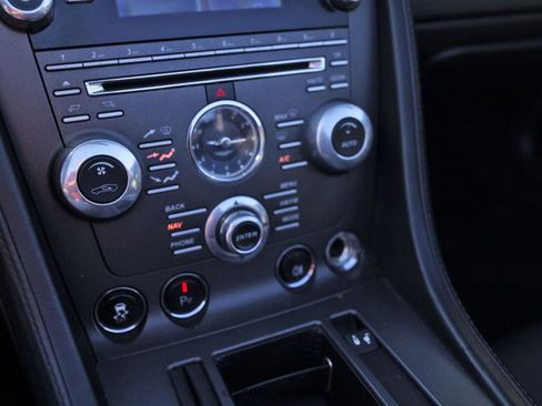 Used 2012 Aston Martin V8 Vantage Roadster image 44