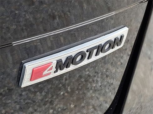 Used 2021 Volkswagen Tiguan SE w/ Panoramic Sunroof Package image 30