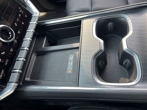 Used 2024 GMC Acadia Elevation image 31