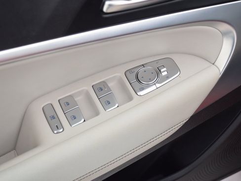 Used 2021 Genesis G70 2.0T image 21