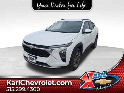 Used 2024 Chevrolet Trax LT w/ Driver Confidence Package image 1