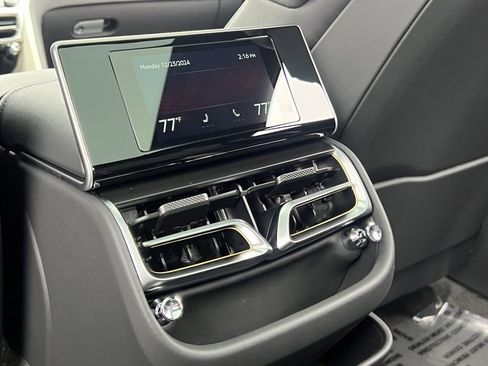 Used 2025 Bentley Flying Spur Plug-In Hybrid image 19