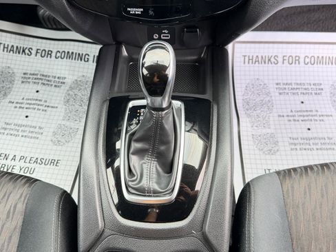 Used 2018 Nissan Rogue SV AWD/4WD image 50