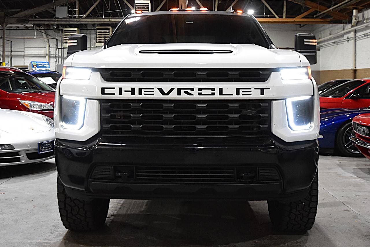 Used 2023 Chevrolet Silverado 3500 LT AWD/4WD image 2