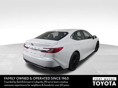 Used 2025 Toyota Camry SE image 7