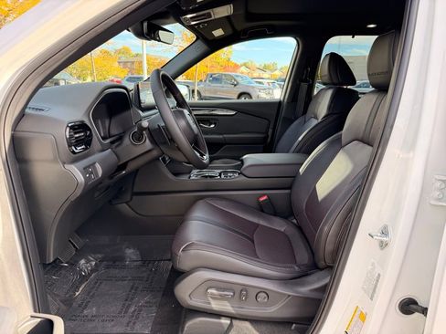 Used 2025 Honda Pilot Black Edition image 10