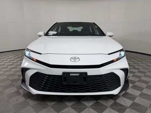 Used 2025 Toyota Camry SE FWD image 5
