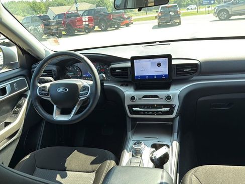 Used 2023 Ford Explorer XLT image 19