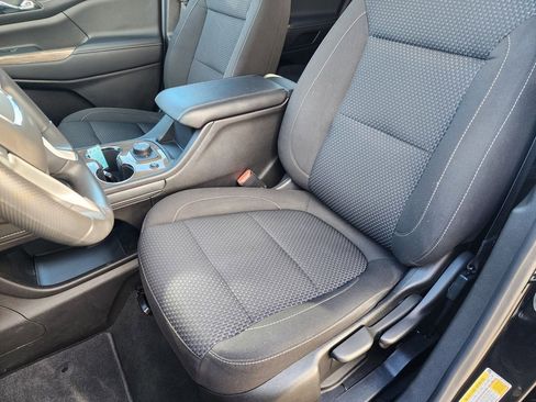 Used 2023 GMC Acadia SLE image 23