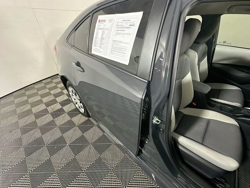 Used 2025 Toyota Corolla LE FWD image 27