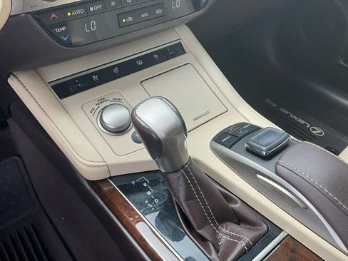 Used 2016 Lexus ES 350 w/ Ultra Luxury Package FWD image 35