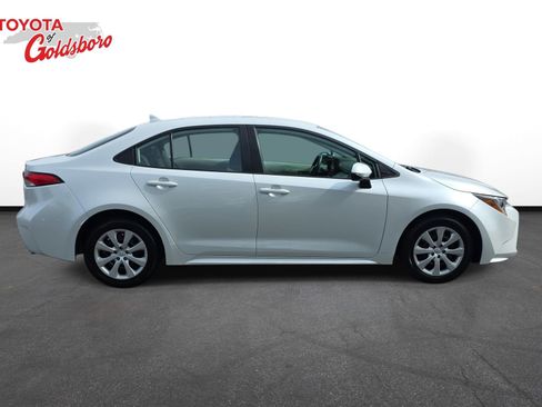 Used 2025 Toyota Corolla LE image 4