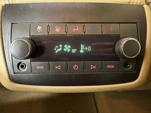 Used 2011 GMC Acadia SLT image 35