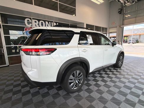 Used 2025 Nissan Pathfinder SV AWD/4WD image 6