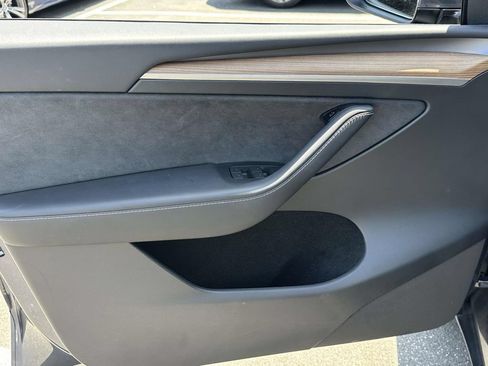 Used 2023 Tesla Model Y 2WD image 15