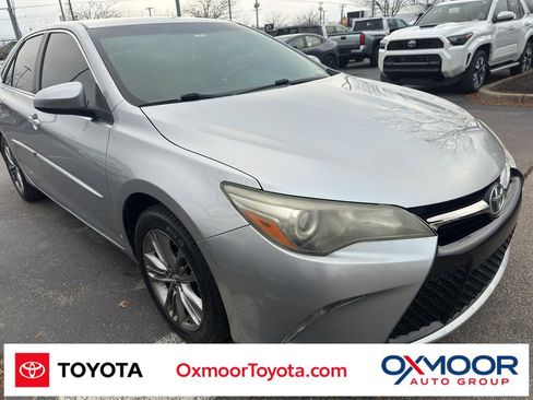 Used 2016 Toyota Camry SE image 1