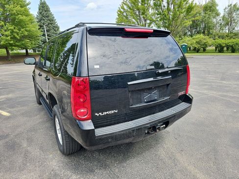 Used 2014 GMC Yukon SLT w/ SLT-2 Equipment Package AWD/4WD image 3