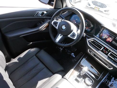 Used 2019 BMW X5 xDrive50i w/ M Sport Package image 9
