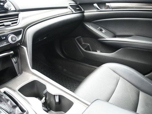Used 2018 Honda Accord Sport image 5