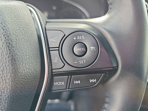 Used 2021 Toyota Venza XLE w/ Softex Package image 18