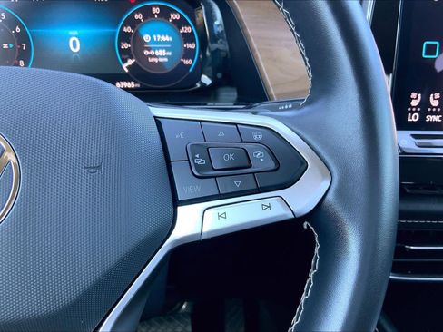 Used 2024 Volkswagen Atlas SE AWD/4WD image 19
