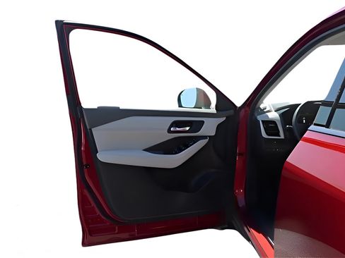 Used 2024 Nissan Rogue SL FWD image 17