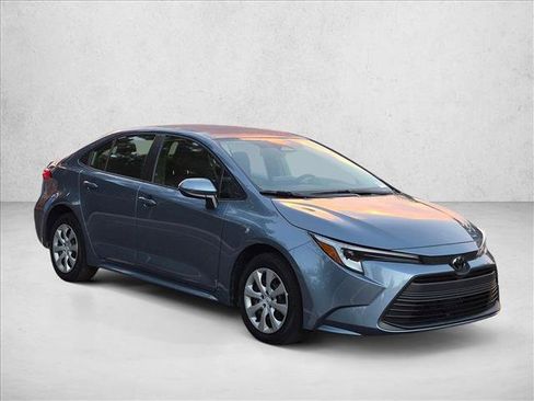 Used 2026 Toyota Corolla LE FWD image 3