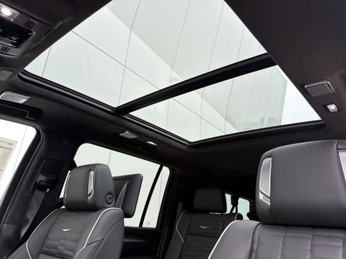 New 2026 Cadillac Escalade ESV Platinum Sport w/ LPO, ONYX Package AWD/4WD image 18