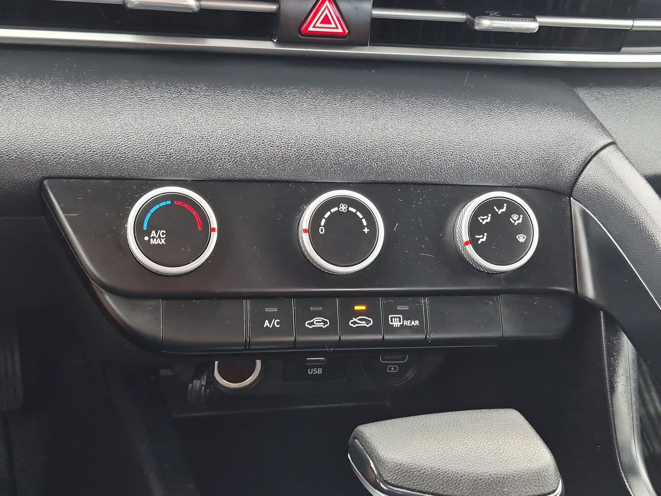 Used 2021 Hyundai Elantra SE FWD image 32