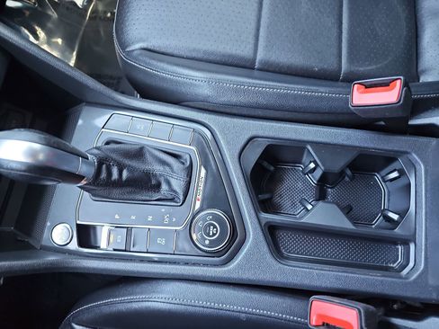 Used 2018 Volkswagen Tiguan SE AWD/4WD image 23