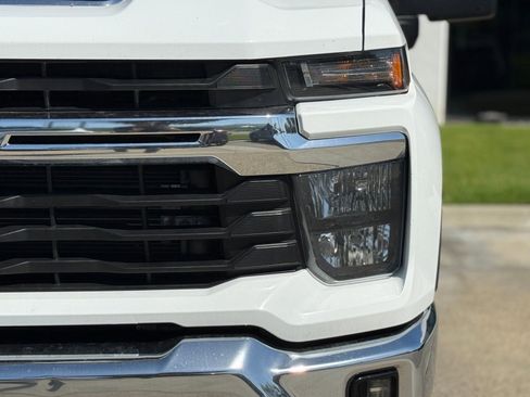 Used 2024 Chevrolet Silverado 2500 LT AWD/4WD image 5