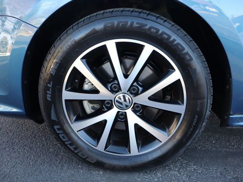 Used 2017 Volkswagen Jetta SE image 43