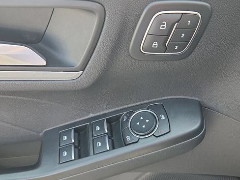 Used 2025 Ford Escape Platinum AWD/4WD image 30