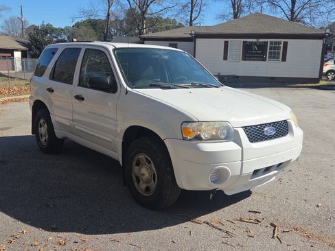 Used 2005 Ford Escape XLS image 7