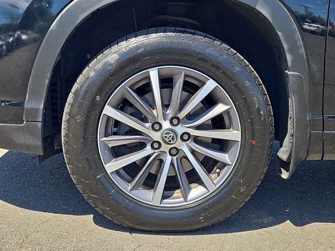 Used 2017 Toyota Highlander XLE w/ Protection Package #3 AWD/4WD image 9