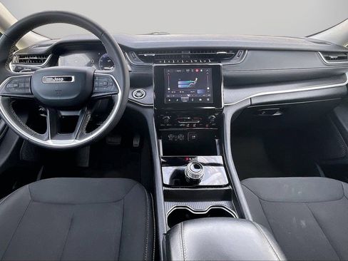 Certified 2023 Jeep Grand Cherokee Laredo X image 15