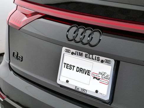 Used 2023 Audi Q8 Premium Plus w/ Premium Plus Package AWD/4WD image 37