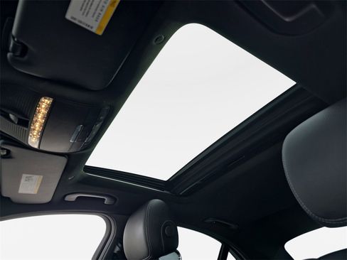 Used 2020 Mercedes-Benz C 300 Sedan image 32