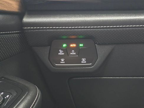 Used 2025 Volkswagen Atlas SE AWD/4WD image 26