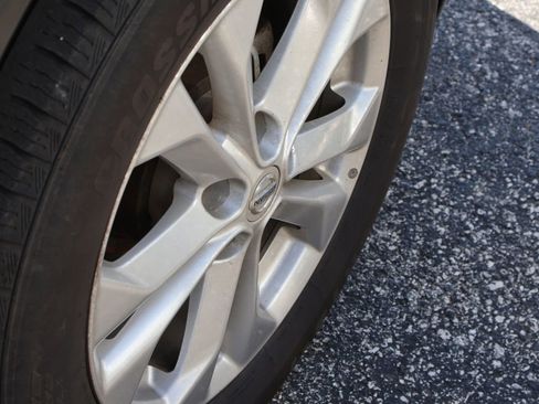 Used 2016 Nissan Rogue SV FWD image 20