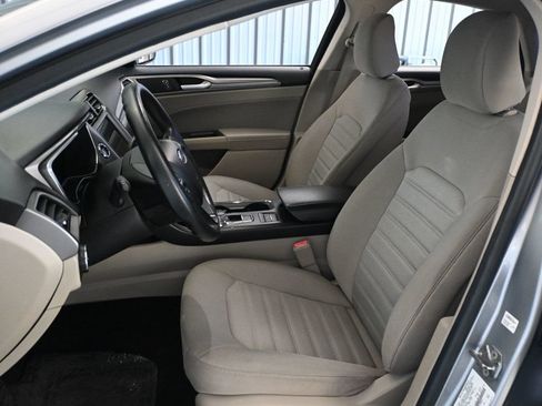 Used 2020 Ford Fusion SE FWD image 16