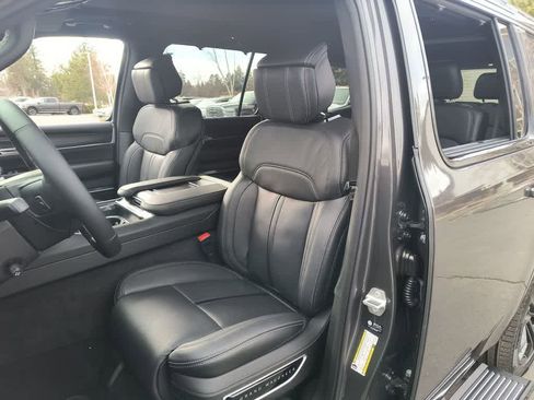 New 2026 Jeep Grand Wagoneer Summit w/ Premium Group III image 11