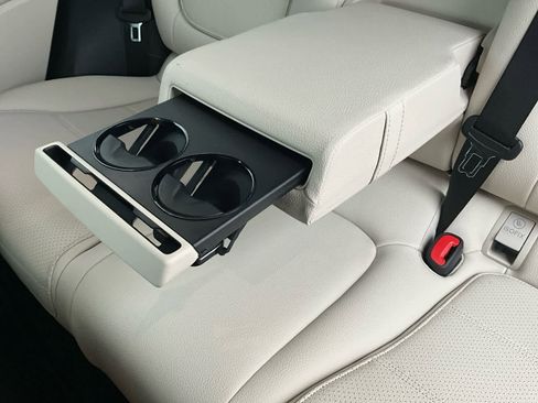 Used 2025 Mercedes-Benz GLC 350e 4MATIC image 24